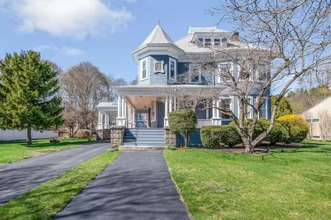 52 Oak St, Wakefield, MA 01880