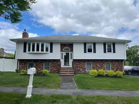 15 Janet Ln, Peabody, MA 01960