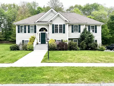 7 Fairway Dr, Amesbury, MA 01913
