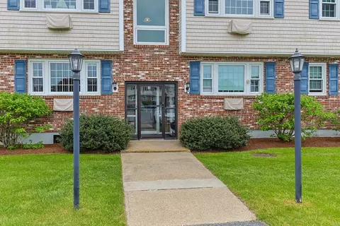 18 South St #1-2, Dennis, MA 02639