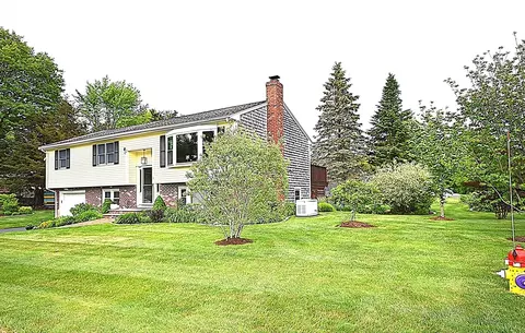 10 Odyssis Dr, Buzzards Bay, MA 02532