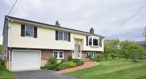 10 Odyssis Dr, Buzzards Bay, MA 02532 photo 2