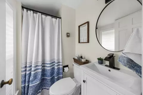 Bath - 176 South St #3, Hingham, MA 02043 photo 1 of 1