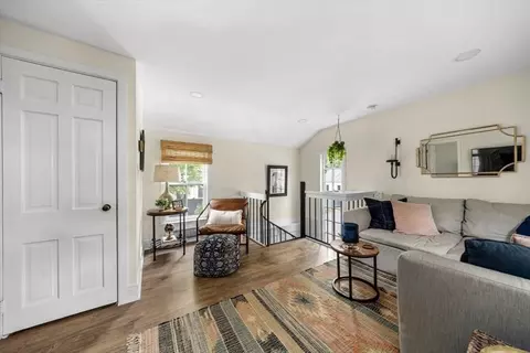 Living - 176 South St #3, Hingham, MA 02043 photo 1 of 2