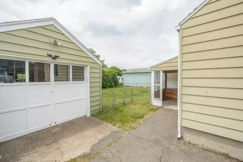 Exterior - 7 East St, Springfield, MA 01104 photo 3 of 6