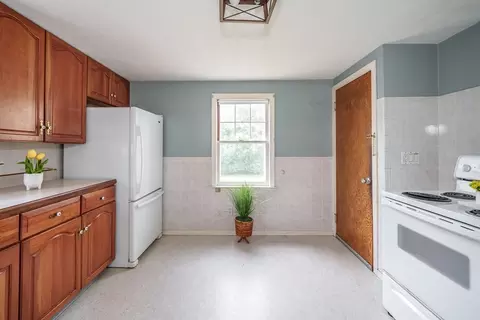 Kitchen - 7 East St, Springfield, MA 01104 photo 2 of 3