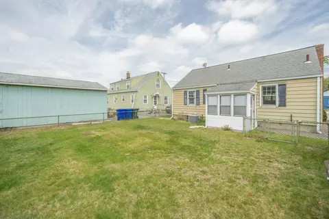 Exterior - 7 East St, Springfield, MA 01104 photo 5 of 6