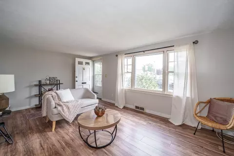 Living - 7 East St, Springfield, MA 01104 photo 1 of 3