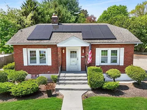 22 Fruit St, Leominster, MA 01453