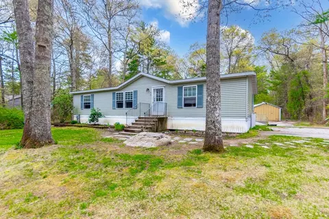 248 Mattapoisett Rd, Acushnet, MA 02743