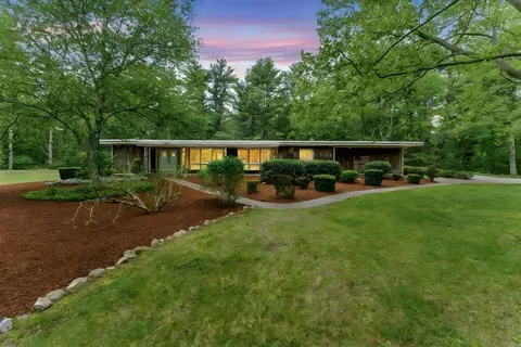 709 Walnut Plain Rd, Rochester, MA 02770