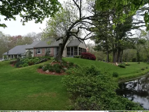64 E Main St, Middleboro, MA 02346 photo 2