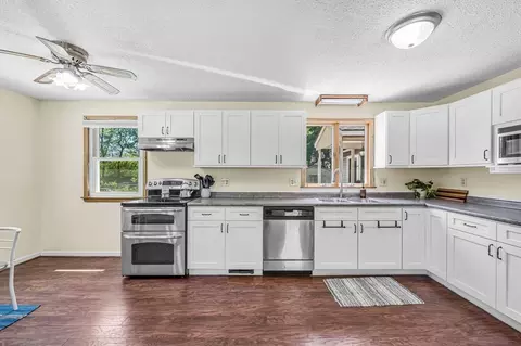 135 North St, Agawam, MA 01001