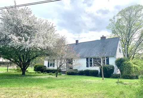 52 Burnett St, Granby, MA 01033