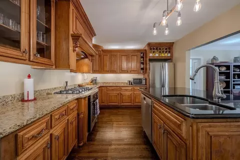 7 Argyle St, Worcester, MA 01609 photo 2