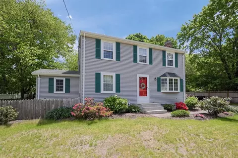 8 Arnold Dr, Foxboro, MA 02035