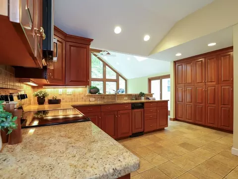 14 Pond St, Dover, MA 02030 photo 8