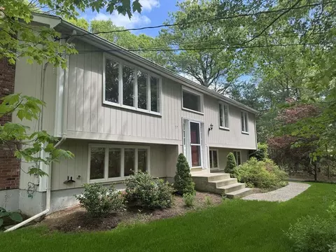 57 Park St, Norfolk, MA 02056