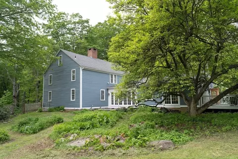 391 Brookfield Rd, Brimfield, MA 01010