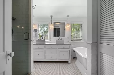 Bath - 0 Cutter Ct, Marblehead, MA 01945 photo 2 of 4