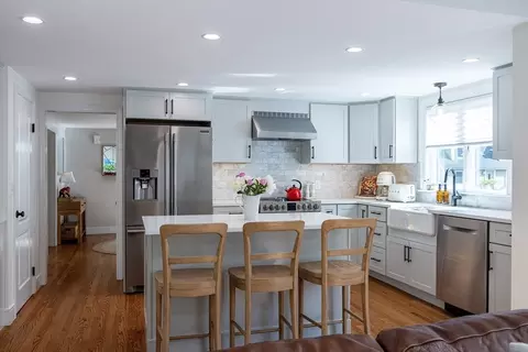 25 Lewis St, Reading, MA 01867 photo 12