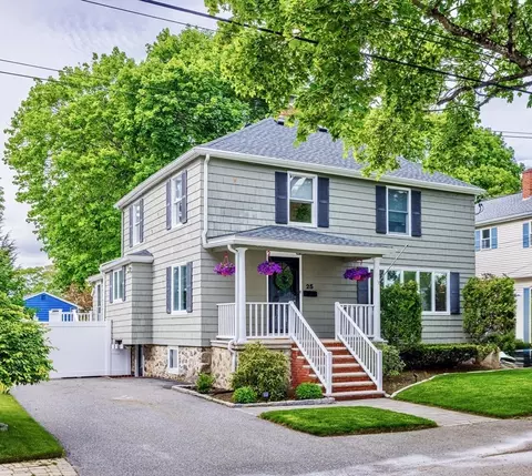 25 Lewis St, Reading, MA 01867 photo 2