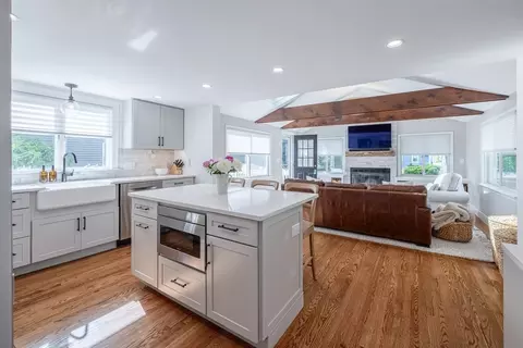 25 Lewis St, Reading, MA 01867 photo 6