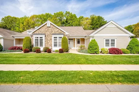 97 High Pine Cir #97, Wilbraham, MA 01095