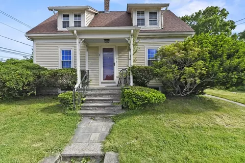 4 W Chapel St, Abington, MA 02351
