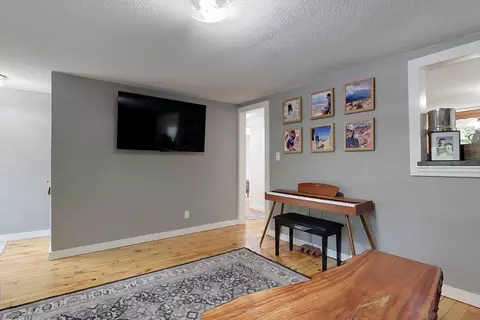 Living - 209 Mason Rd, Townsend, MA 01474 photo 3 of 4