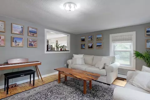 Living - 209 Mason Rd, Townsend, MA 01474 photo 2 of 4