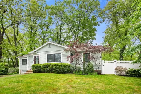 304 Hunting Rd, Needham, MA 02494 photo 2