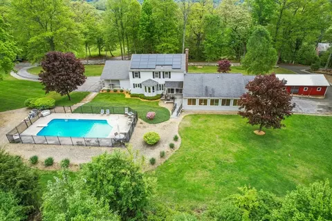 217 Chamberlain Hill Rd, Barre, MA 01005