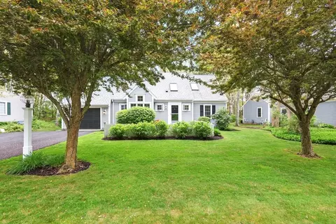 42 Daybreak Ln, Barnstable, MA 02601