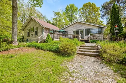 61 Bay Rd, Falmouth, MA 02556