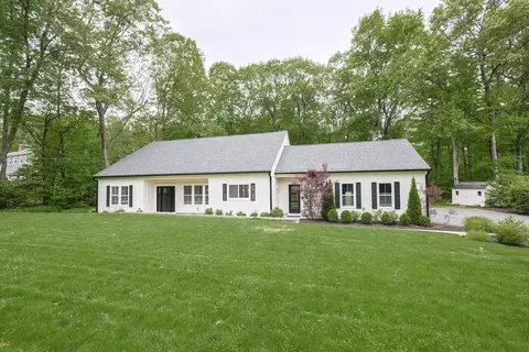 39 Chestnut St, Hopkinton, MA 01748