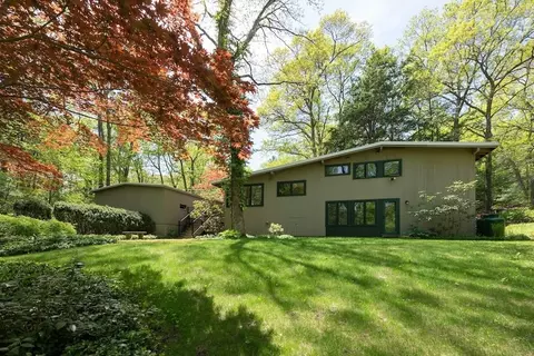 8 Dewey Rd, Lexington, MA 02420