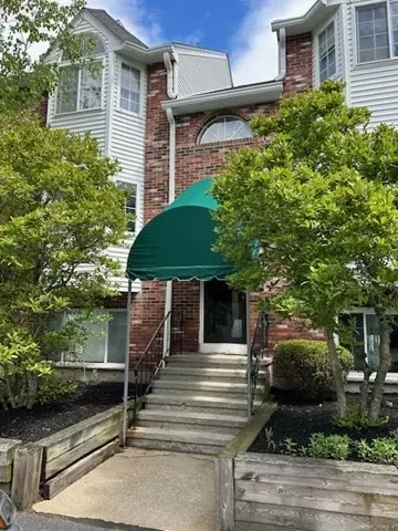 118 Tall Oaks Dr #D, Weymouth, MA 02190