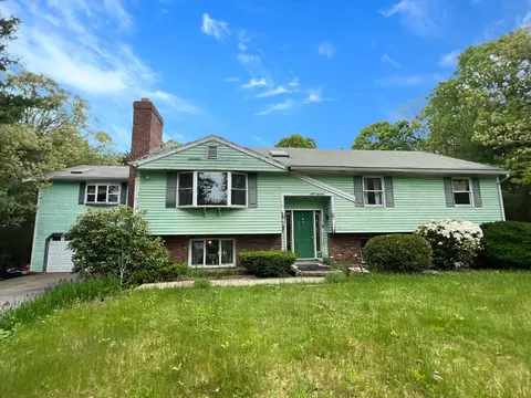 19 Wheelhouse Cir, Falmouth, MA 02536