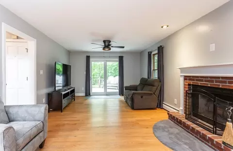 Living - 16 Austin Ln, Acushnet, MA 02743 photo 3 of 3