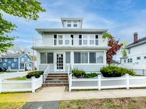 61 Ellington Rd, Quincy, MA 02170