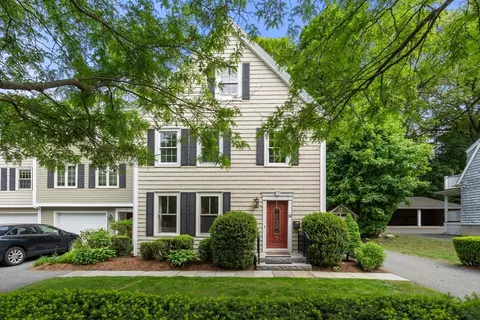 68 Linden St #68, Wellesley, MA 02482