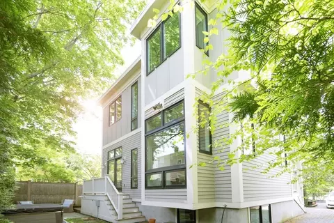 252 Pearl St #B, Cambridge, MA 02139