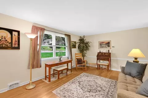 76 Regal St, Springfield, MA 01118 photo 6