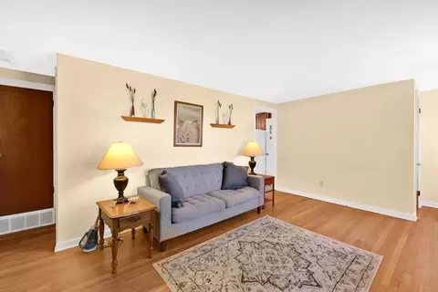 76 Regal St, Springfield, MA 01118 photo 5
