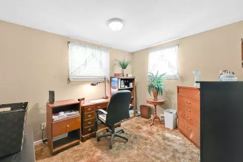 76 Regal St, Springfield, MA 01118 photo 19
