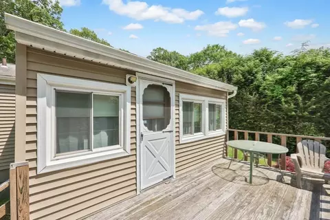 76 Regal St, Springfield, MA 01118 photo 27
