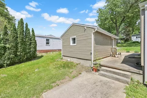 76 Regal St, Springfield, MA 01118 photo 34