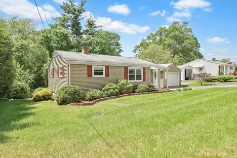 76 Regal St, Springfield, MA 01118 photo 32