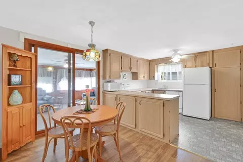 76 Regal St, Springfield, MA 01118 photo 11